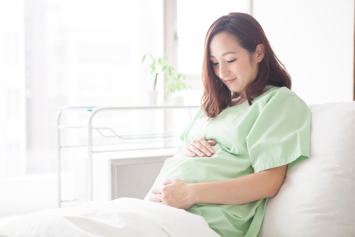 入院する妊婦