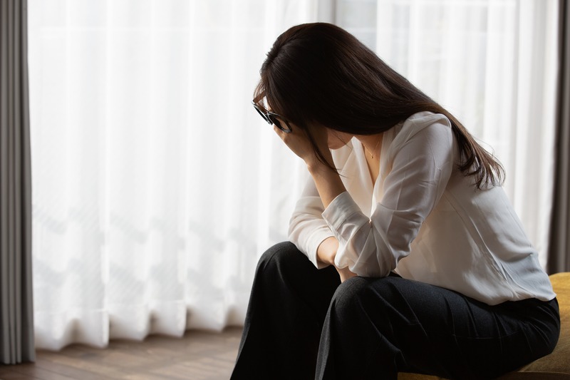 不安を抱える女性
