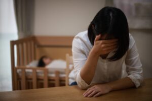 子育てに悩む母